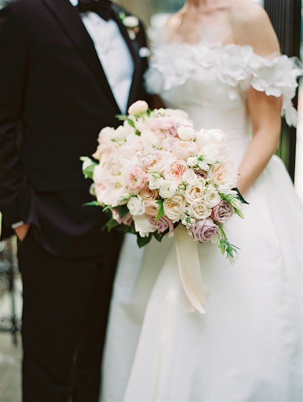 bride-groom-bridal-bouquet-holly-heider-chapple-bonnie-sen-photography