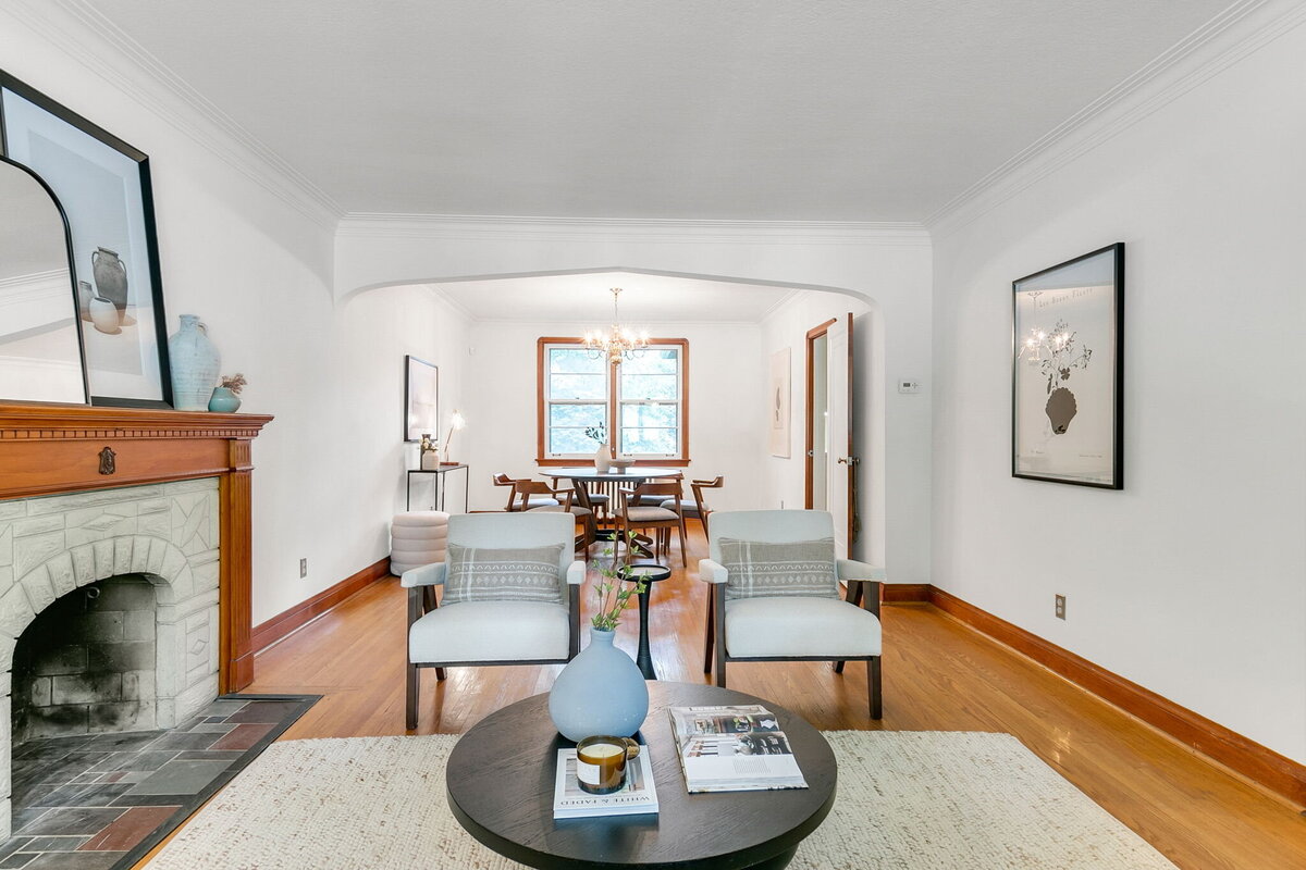 12-web-or-mls-8_003_Living Room