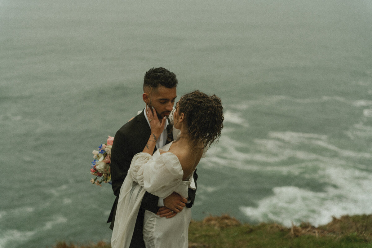 elopement oregon cliff - lizarrietaphotography-17