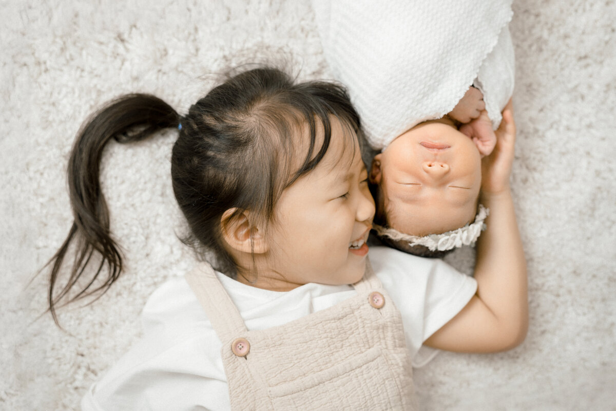 Newborn-with-Sibling