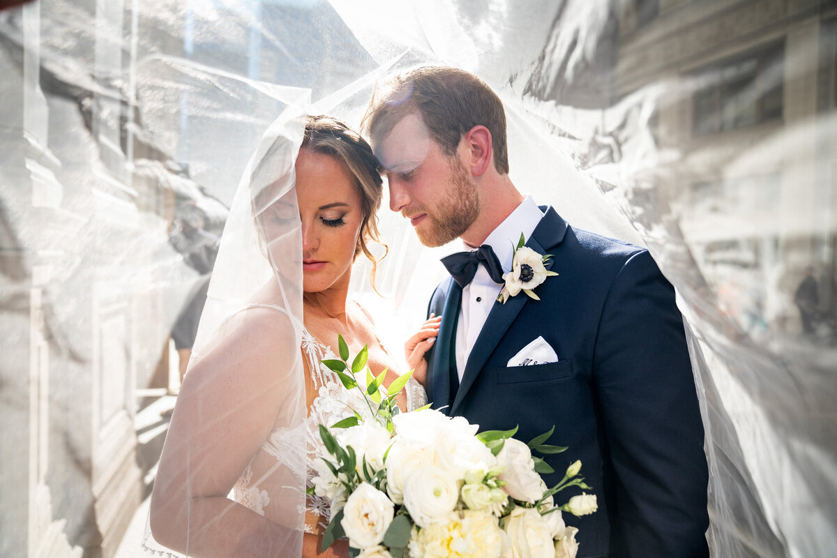 58Intercontinental-Chicago-Hotel-Wedding-Photos-Lauren-Ashlely-Studios