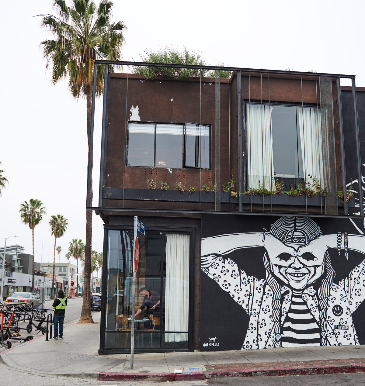 restaurant-exterior-building-abbot-kinney