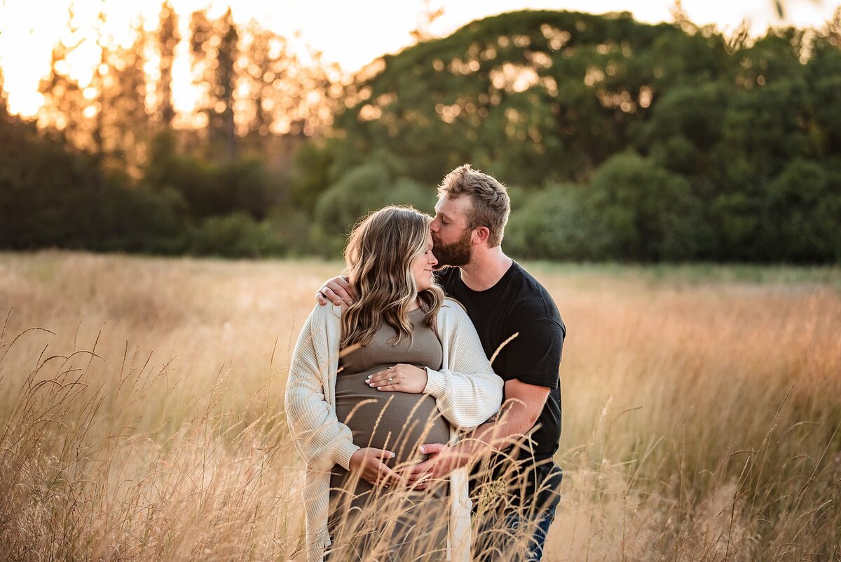 pregnant wife and husband photoshoot