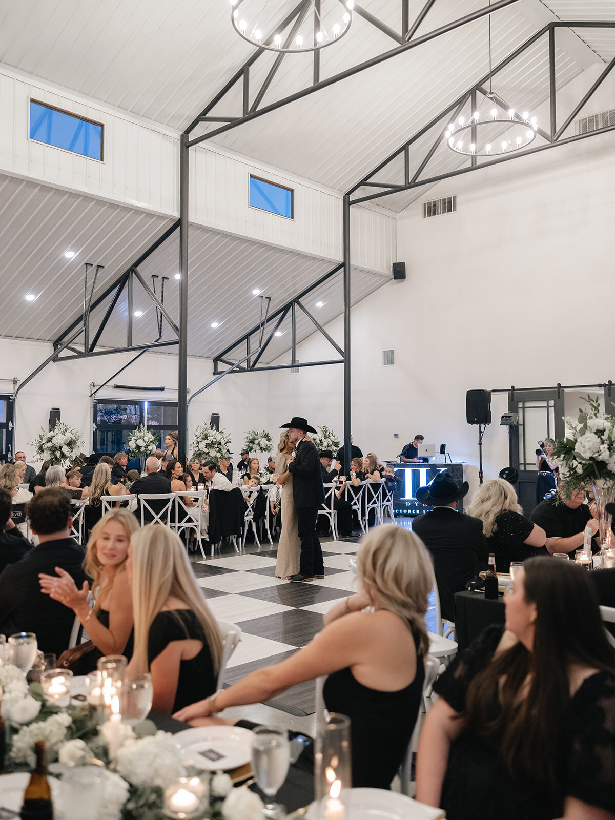 2025-10-11_DykesWeddingPreviews_MollyMurphyPhotography-103
