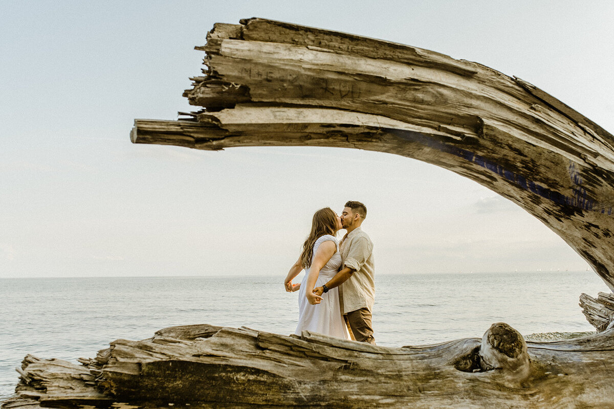 vanessa-filipe-toronto-islands-engagement-session-wanderlust-romantic-artsty-15