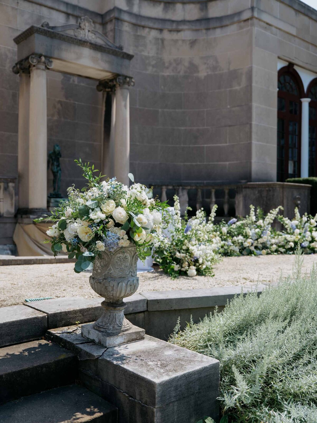 Florals for an outdoor ceremony at Hanna Garden