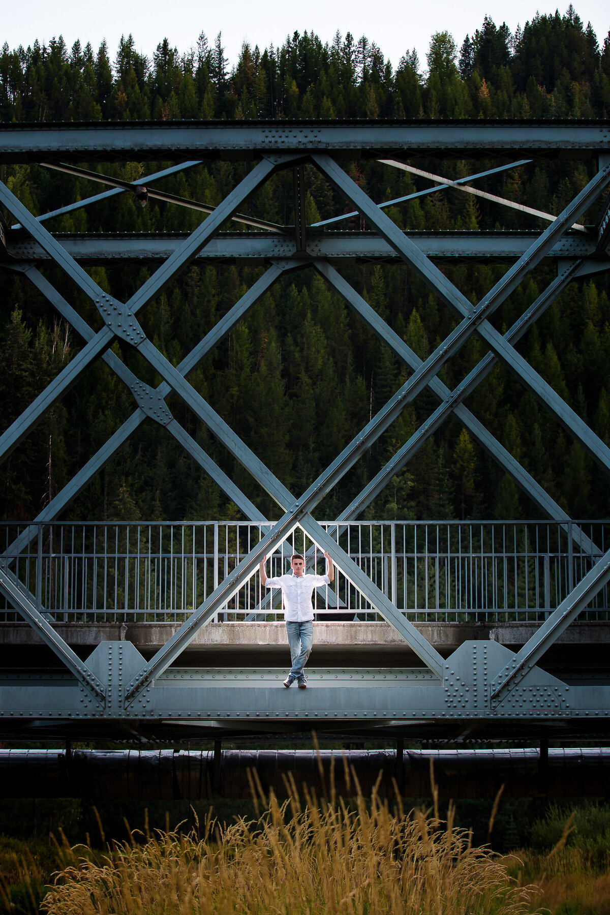 portrait-senior-highschool-bridge-kellogg