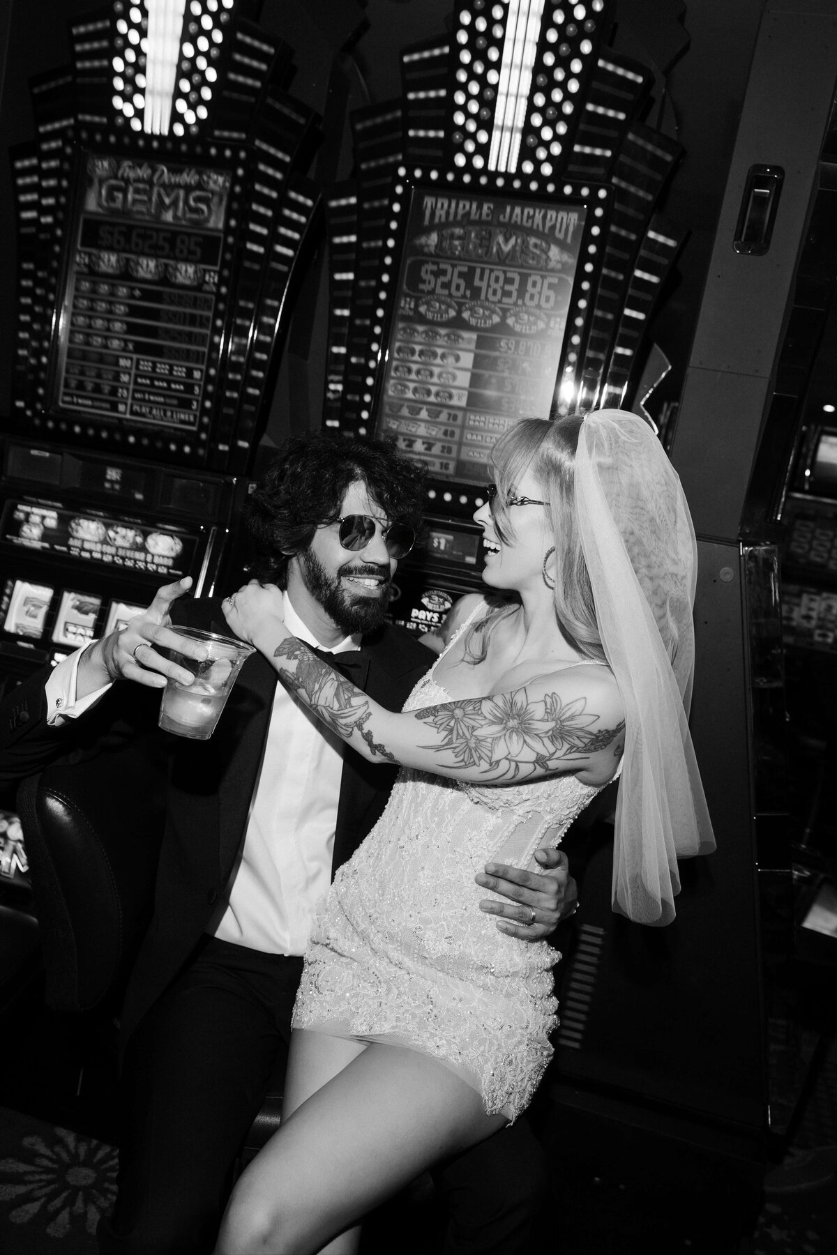 85riskyexposure_hayley-vikram_las-vegas-elopement-photography
