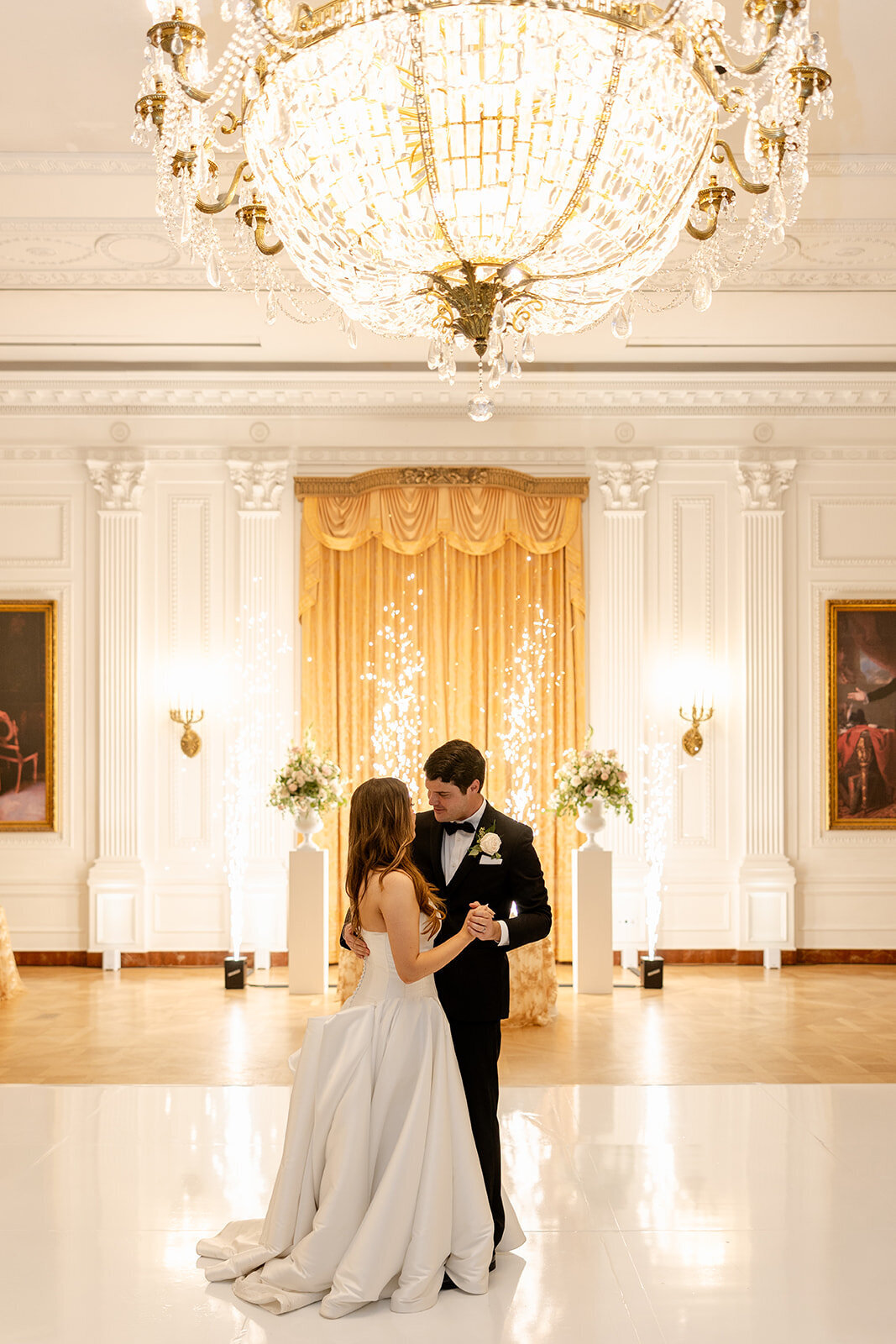 pretty-palm-leaf-event-co-dylan-and-erynn-wedding-at-the-nixon-23