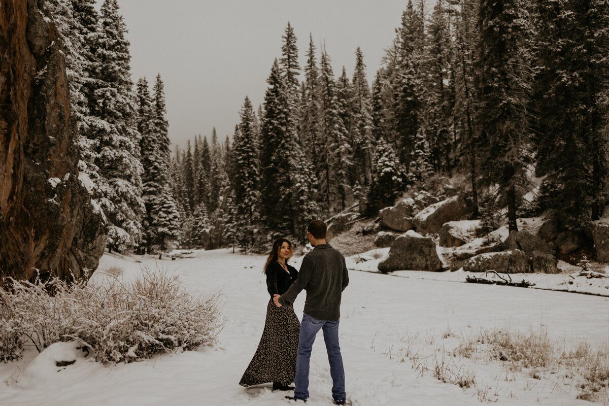 snowy-jemez-springs-photo-shoot-new-mexico-22