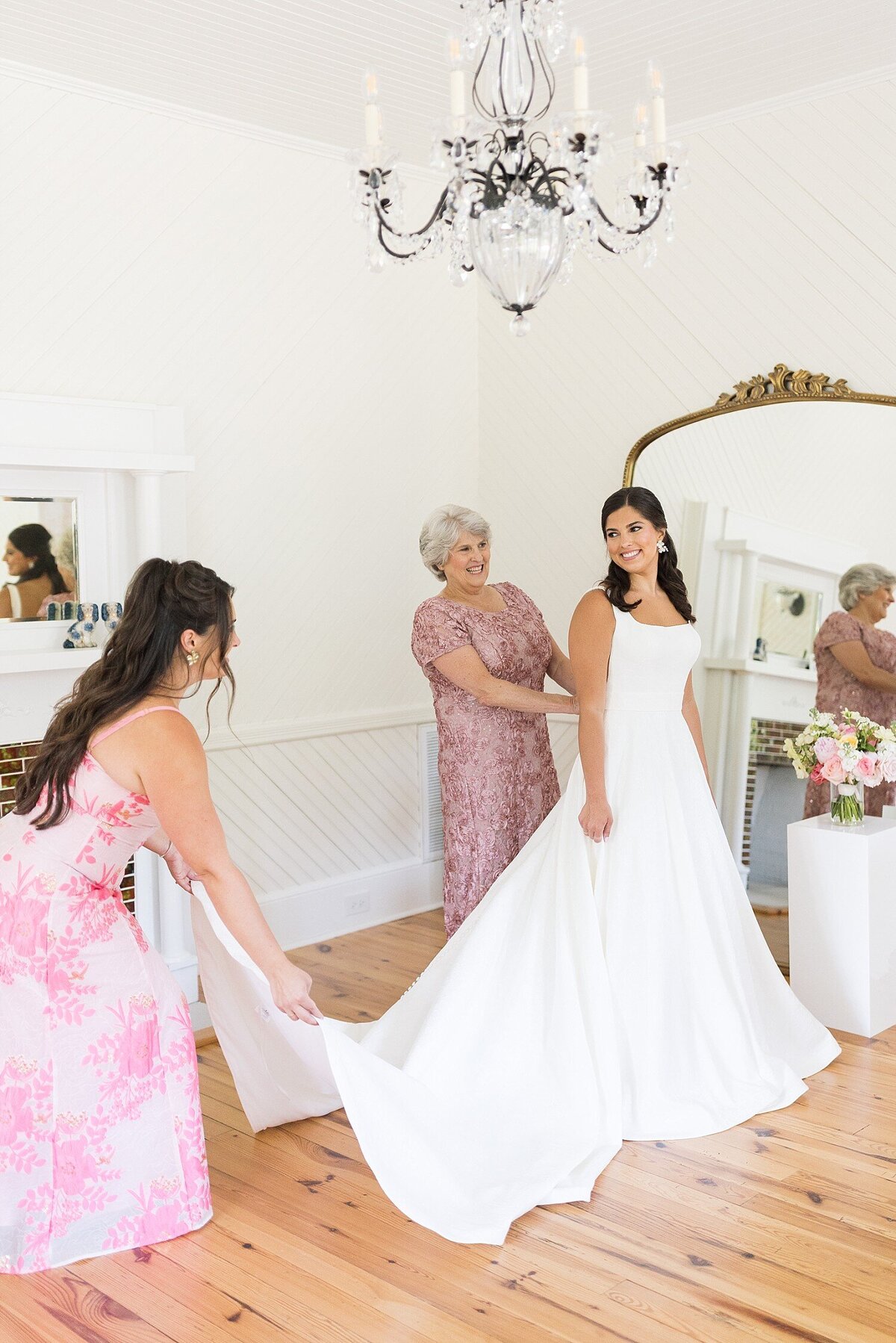 The-Upchurch-Cary-Wedding-Photographer-Timeless-Spring-Wedding-Sarah-Hinckley-Photography-valkeaton2025-_0008