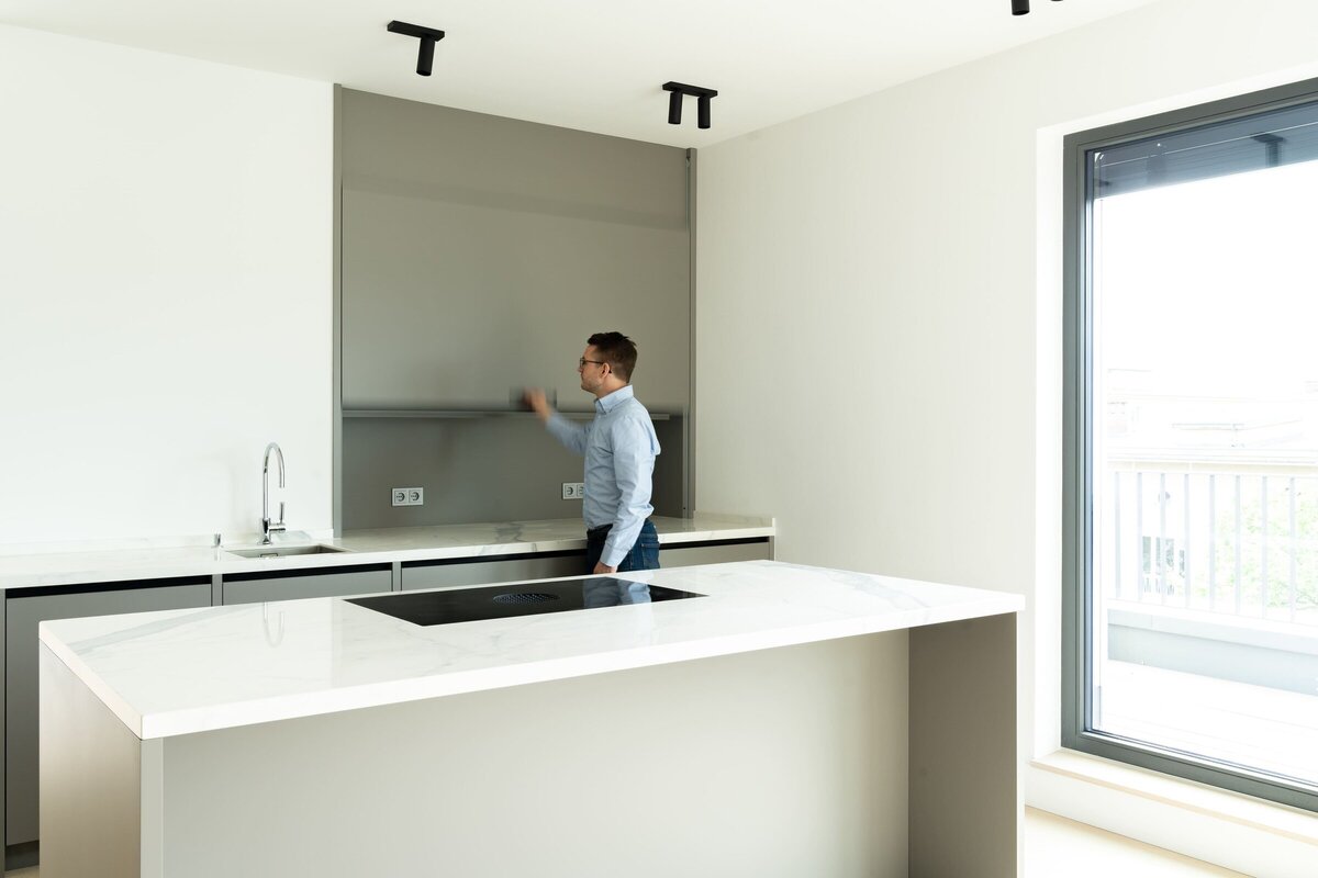 Moderne-Kueche-Penthouse-Adam-Innenausbau-10