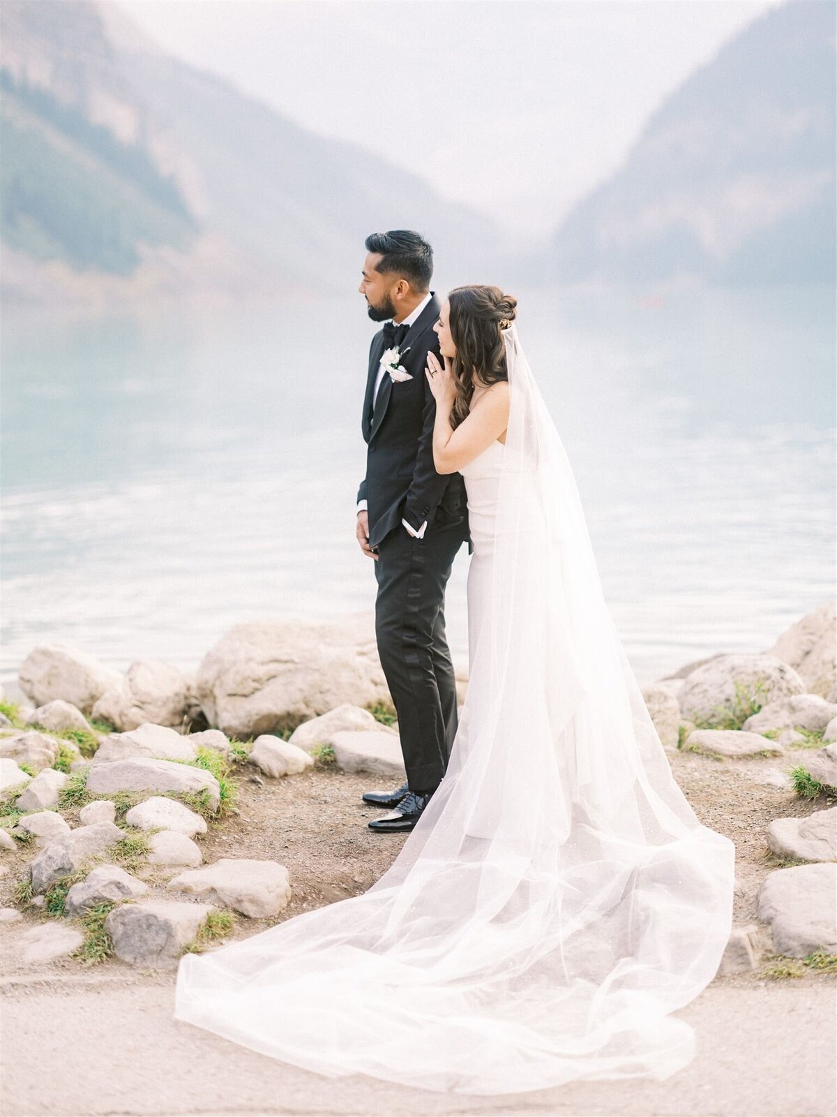 calgary-wedding-photographers-nicole-sarah-fairmont-chateau-lake-louise-AC-588_websize