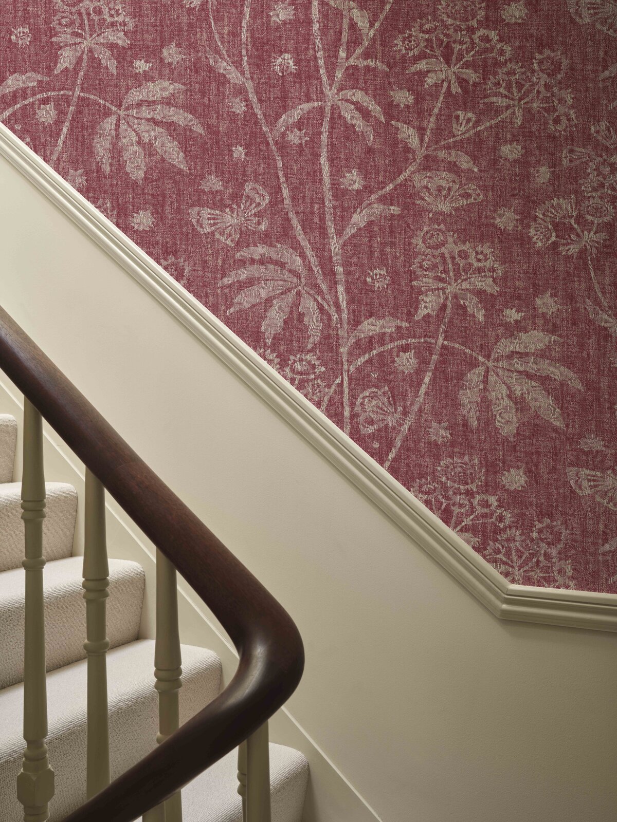 FERMOIE-AUTUMN 25-WALLPAPER-RED-ASTREA-WPASTR-002-LIFESTYLE-MED