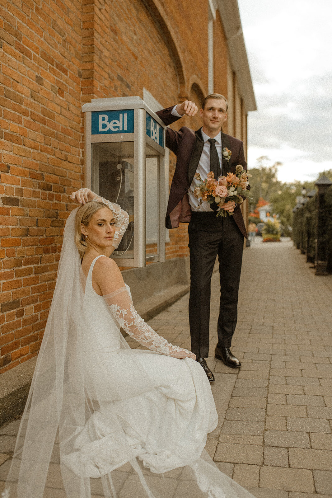 f-niagara-on-the-lake-124-on-queen-cool--romantic-wedding-couples-session-34