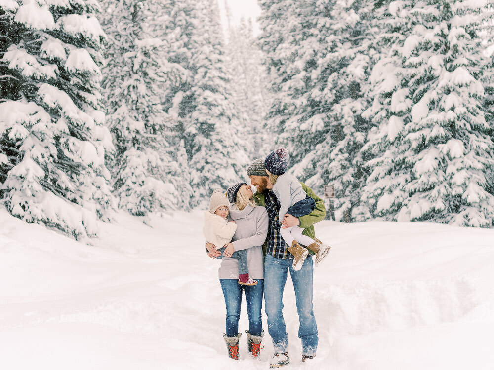 Colorado-Family-Photography-Christmas-Winter-Mountain-Snowy-Photoshoot5