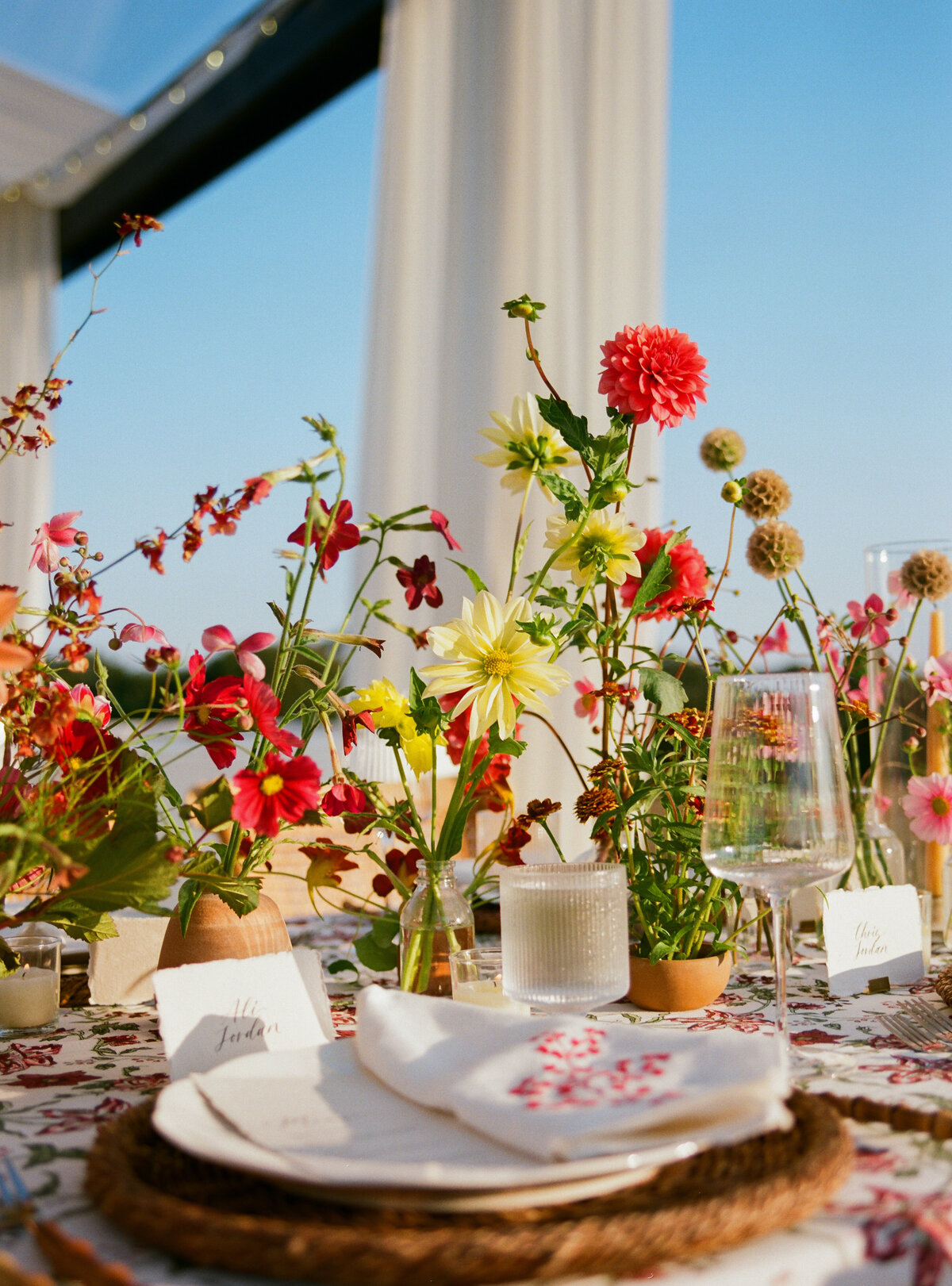 Marthas-vineyard-wedding-planner-kg-events-design-luxury-destination-weddings-private-events-corporate-events-aquinnah-ma-event-designer-outermost-inn-outdoor-tented-wedding-reception-black-frame-tent-80