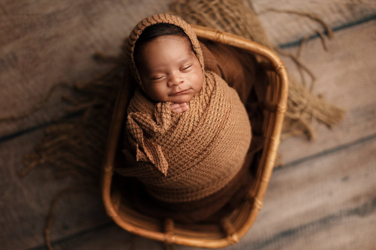 NW Arkansas family photographer, family portraits near me Northwest Arkansas, NWA newborn photography, maternity portrait studio NW Arkansas