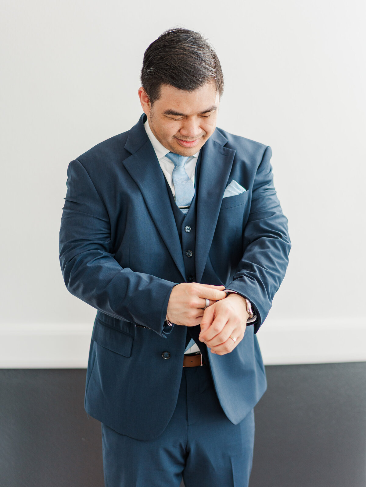 Chateaux at Fox Meadows Colorful Spring Wedding Light and Airy Elena Spraguer Photography  0031