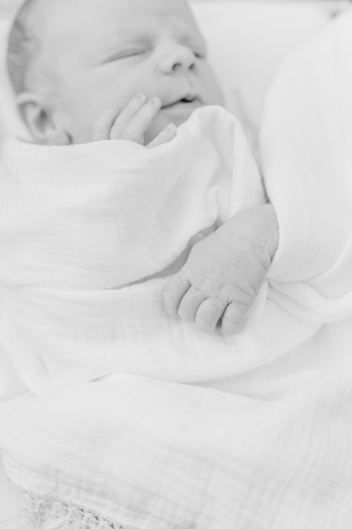 outdoor-lifestyle-newborn-session-south-dakota (26)