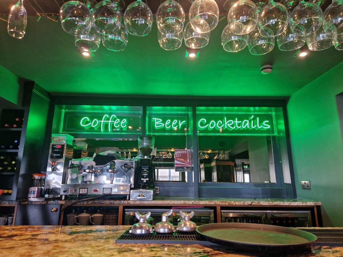 ellis-signs-custom-green-led-neon-signs-for-bar-newcastle-gateshead-north-east