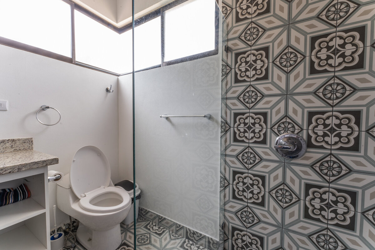 Bathroom 2 (1)