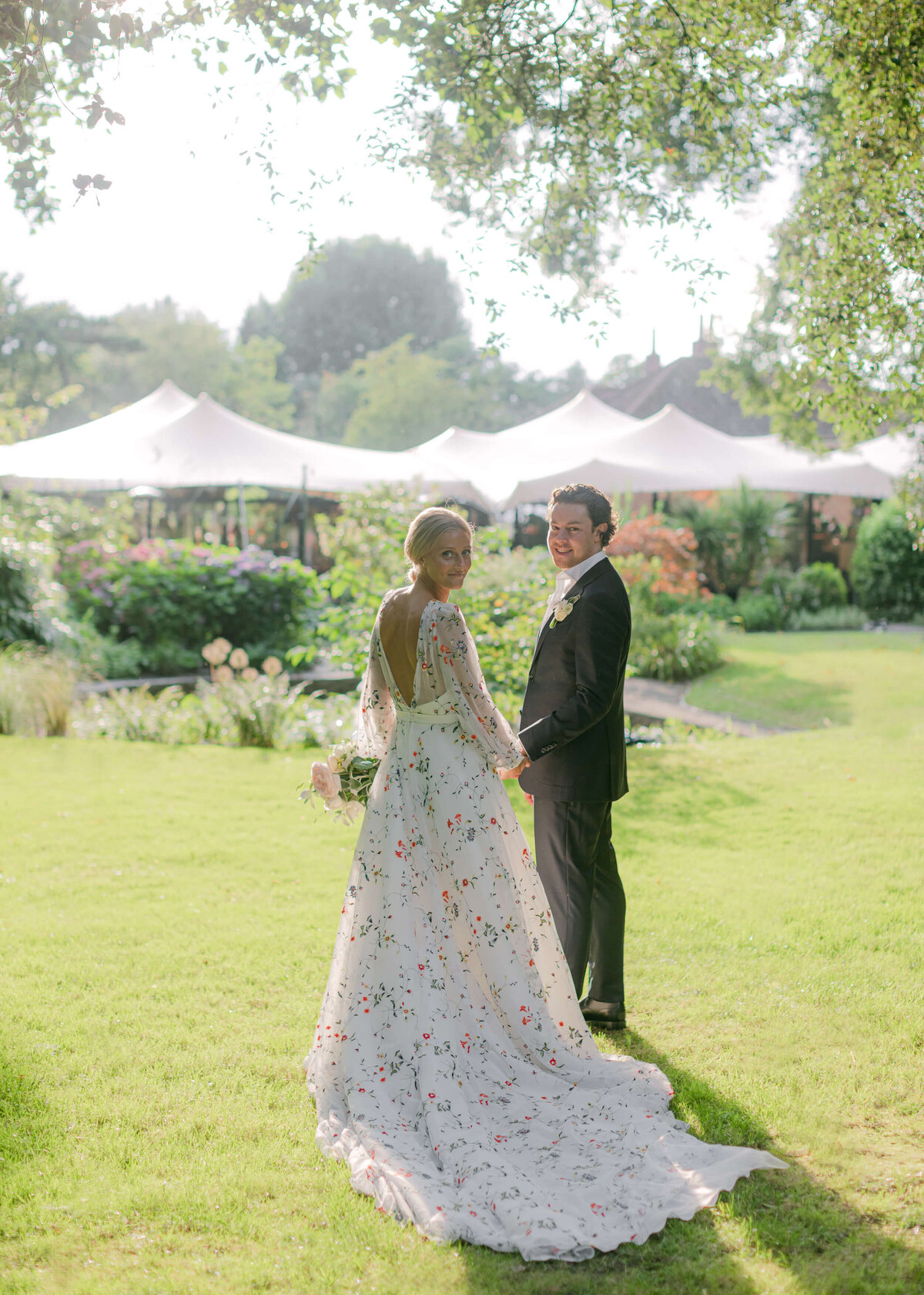 chloe-winstanley-weddings-bride-groom-portrait-sassi-holford