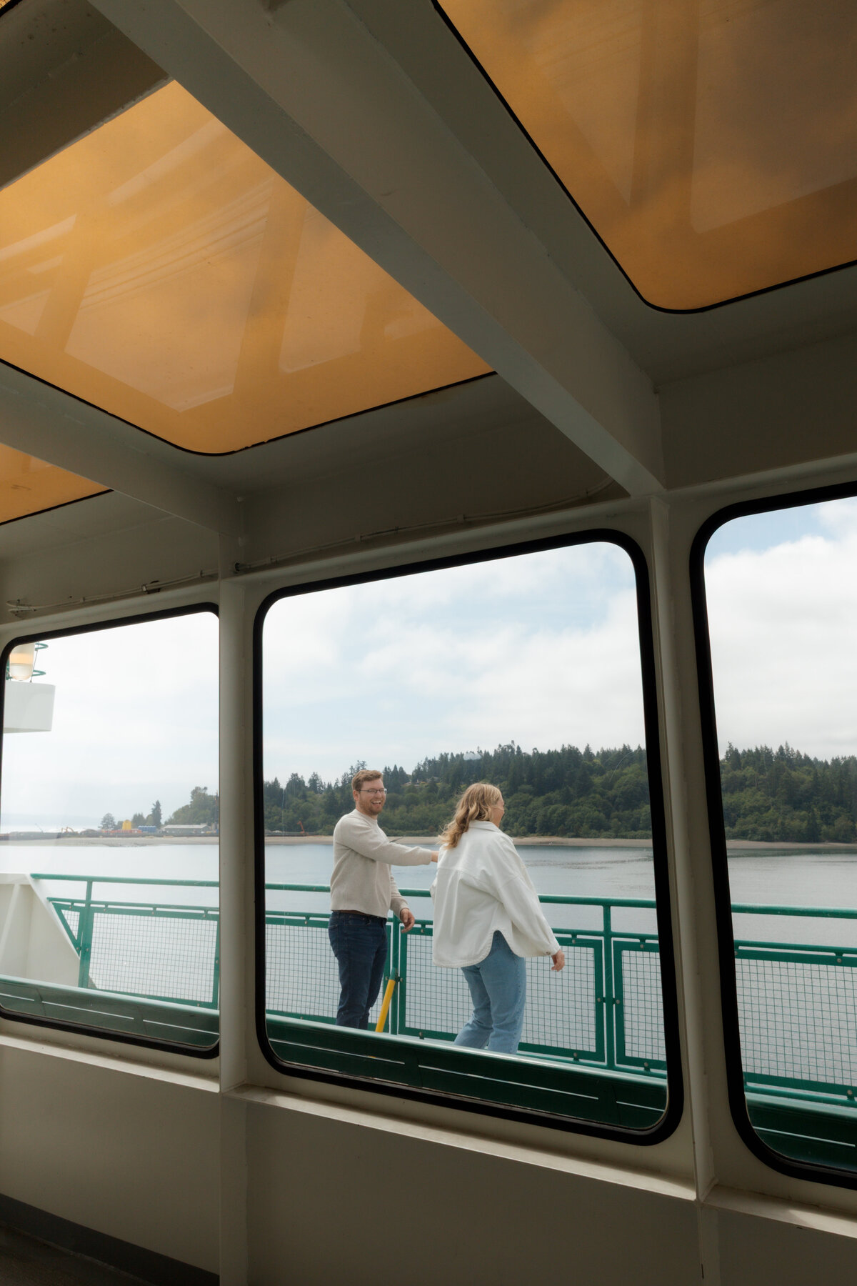 SeattleFerryCouplesPhotography106