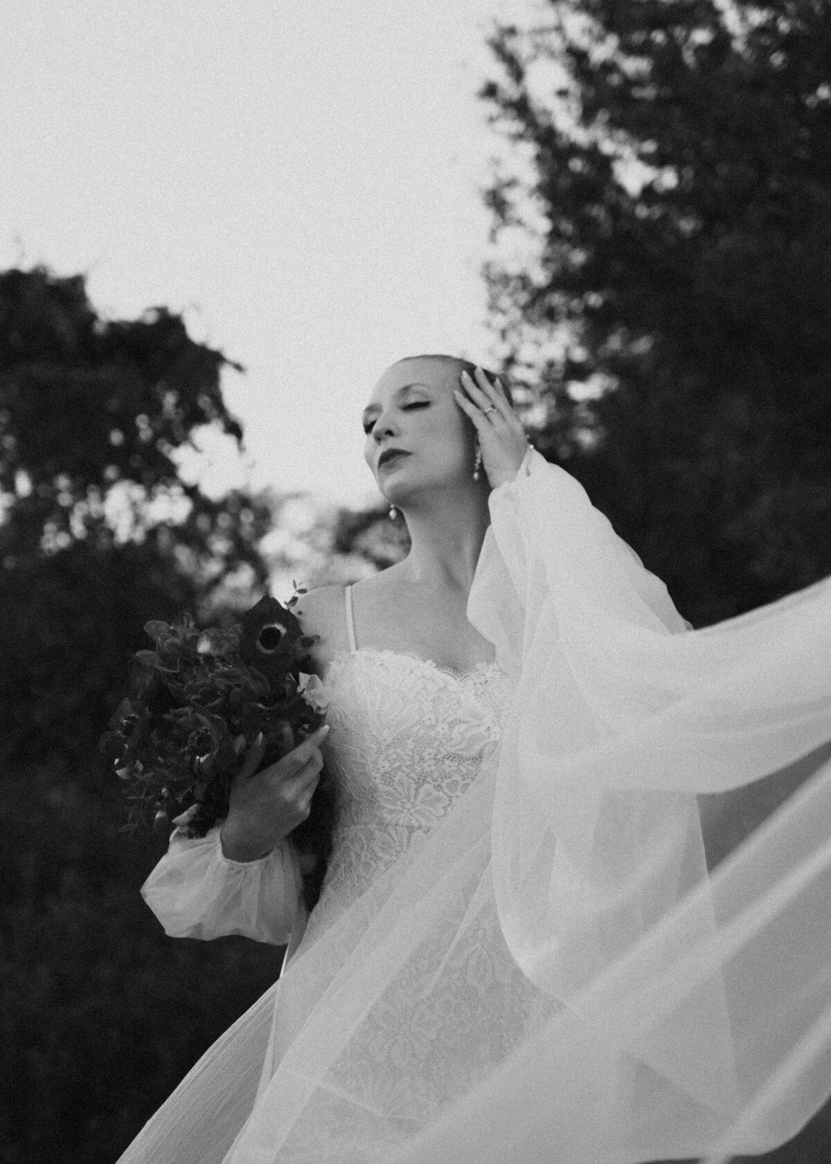 Bride with long veil  accent