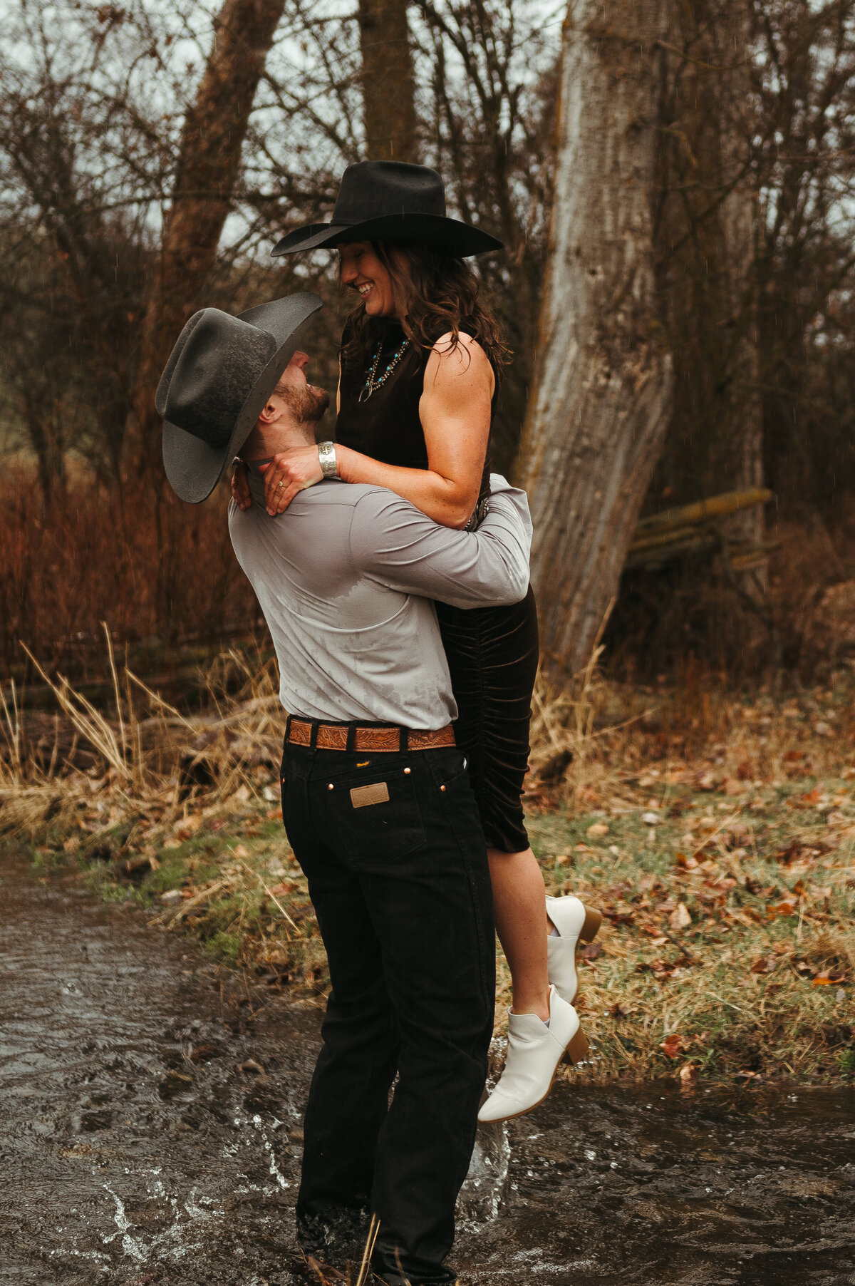 presley-gray-photo-montana-western-style-engagement-4683