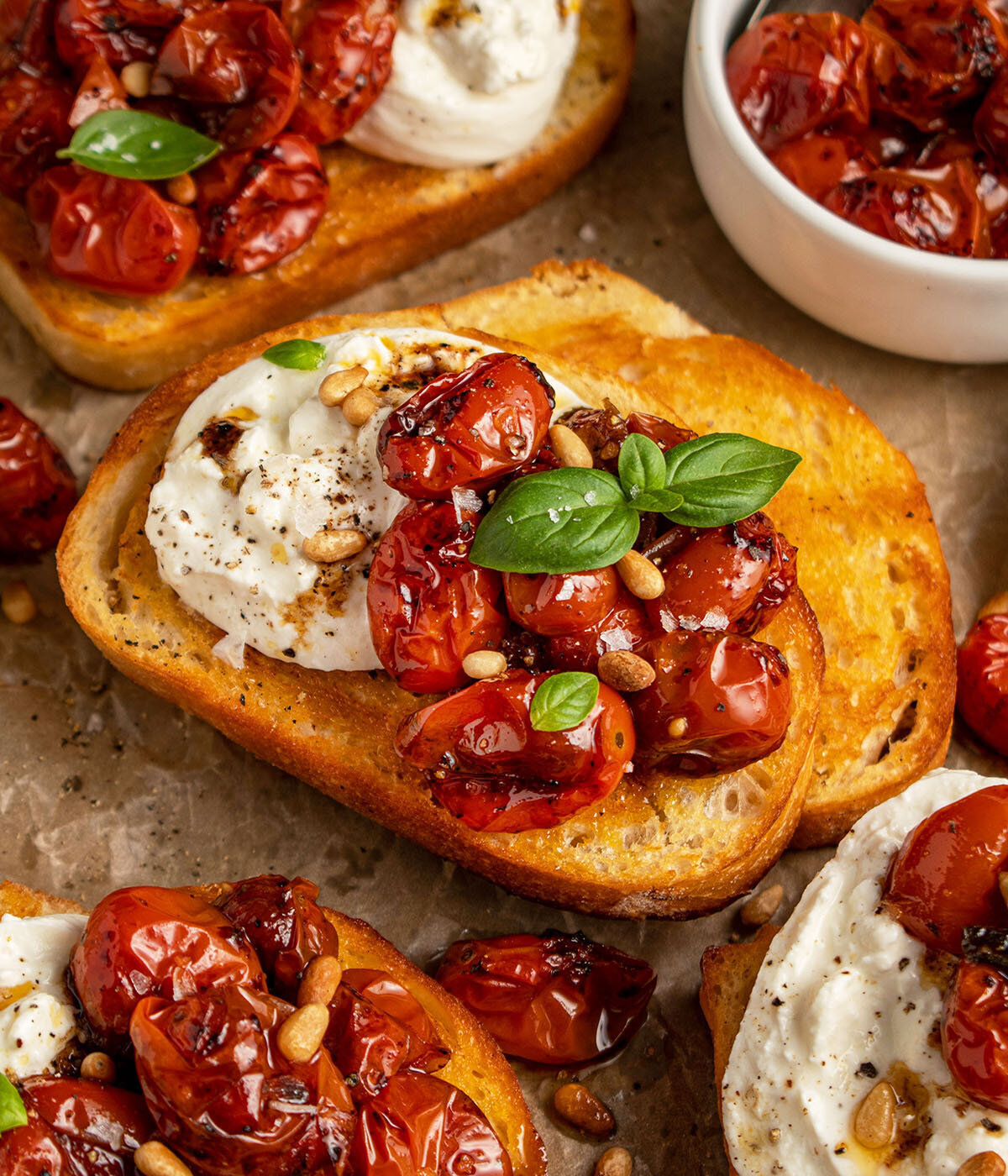 tomato burrata toast