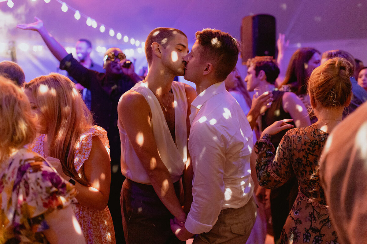 grooms-share-kiss-disco-reception-dancing