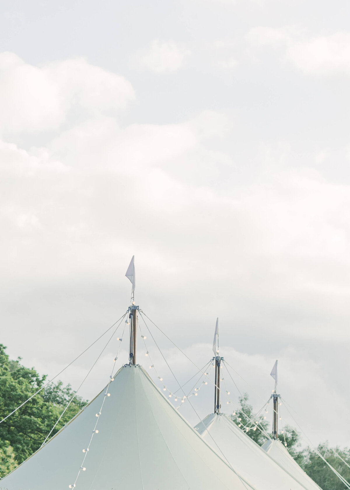 chloe-winstanley-weddings-sail-peg-sailcloth-sperry-tent-sky