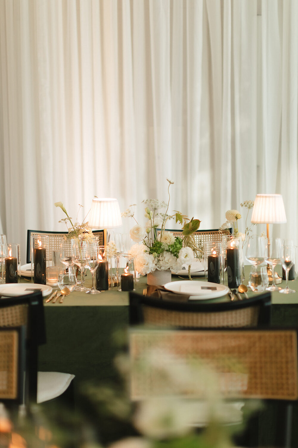 modern-elegant-white-wedding-centerpiece-four-seasons