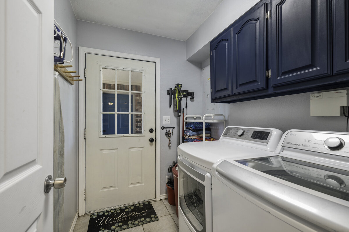 8229EastLoneOak-13