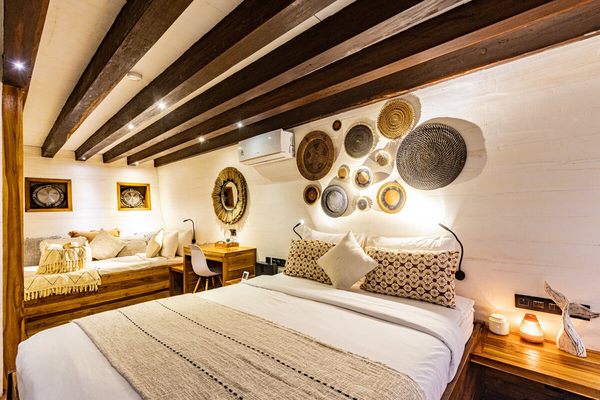 fenides luxury surf yacht indonesia 11