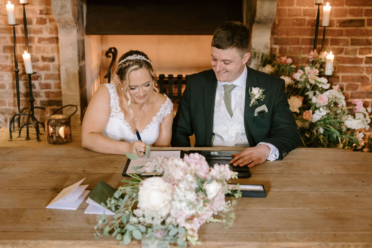 0233Sophie & Ross - Hazel Gap Barn - Dan Tomkins Photography-1