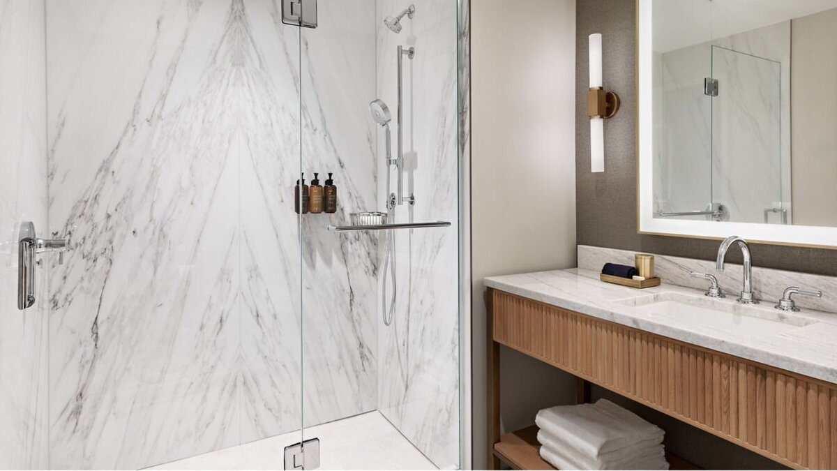 ak-dalok-walk-in-shower-15572-38196_Wide-Hor
