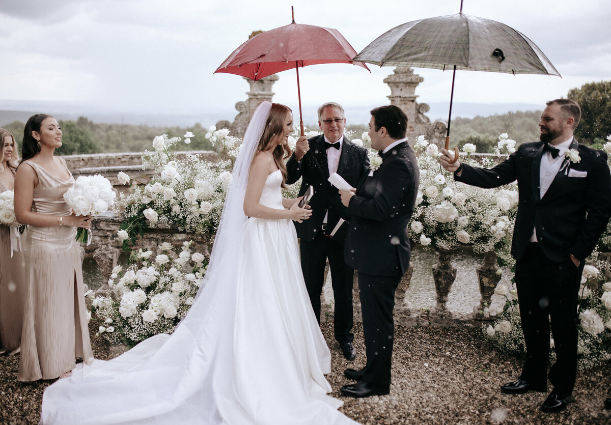 Bride and Groom getting married in Tuscany in the rain