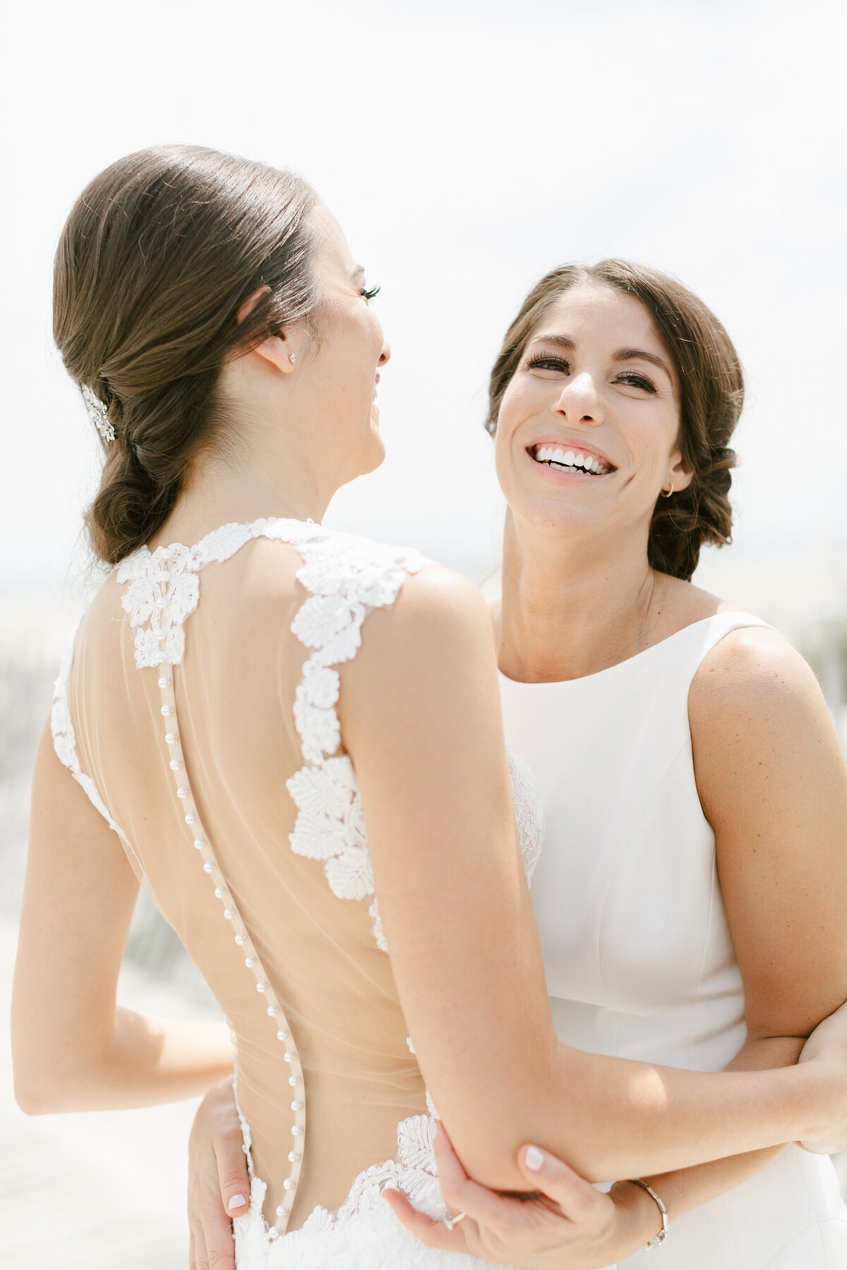 Ashley&Katie-WillowCreekWinery-EmilyWrenPhotography-024