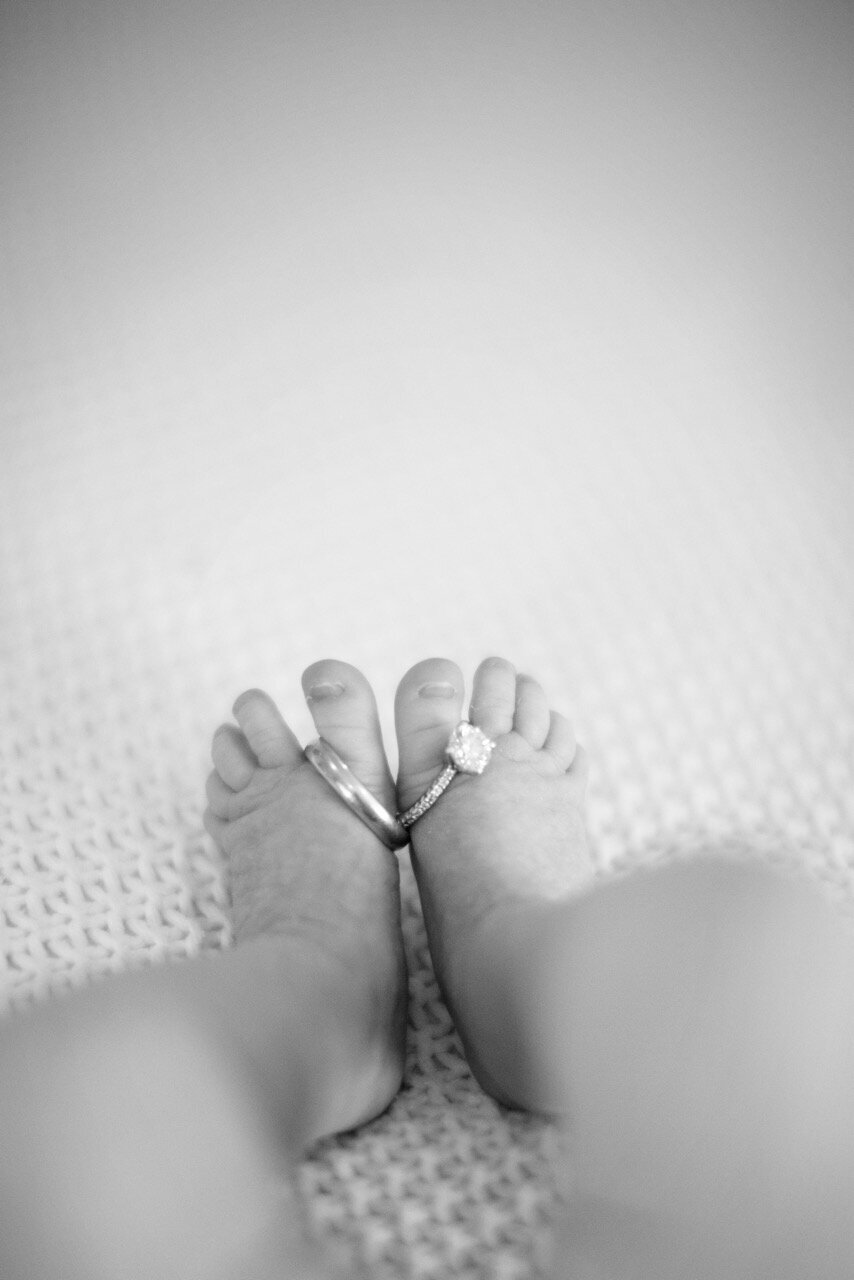 30-neborn-natural-light-orange-county-lauren-ford-photography.