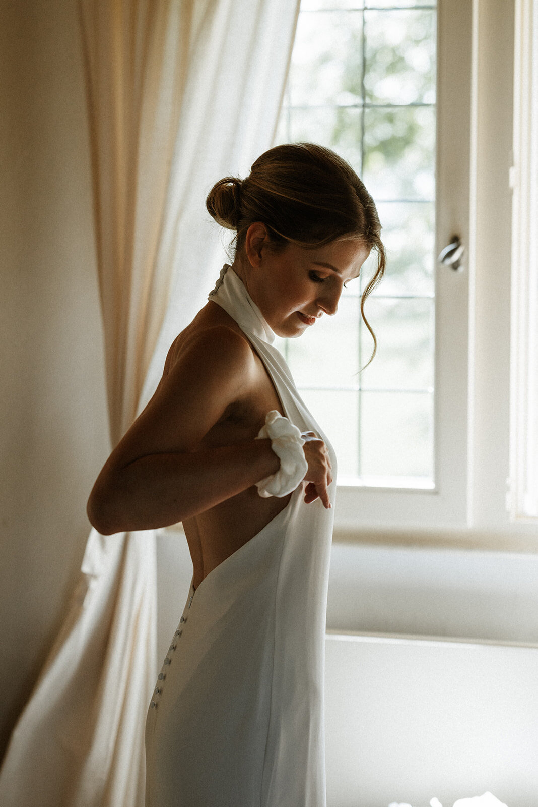 Herentals, salon weddings, moody, authentiek, alternatief trouwen,bruid, 2026, elopent, intiem, spontaan, tijdloos, trouwfotograaf, antwerpen - klaarmaken & first look-131