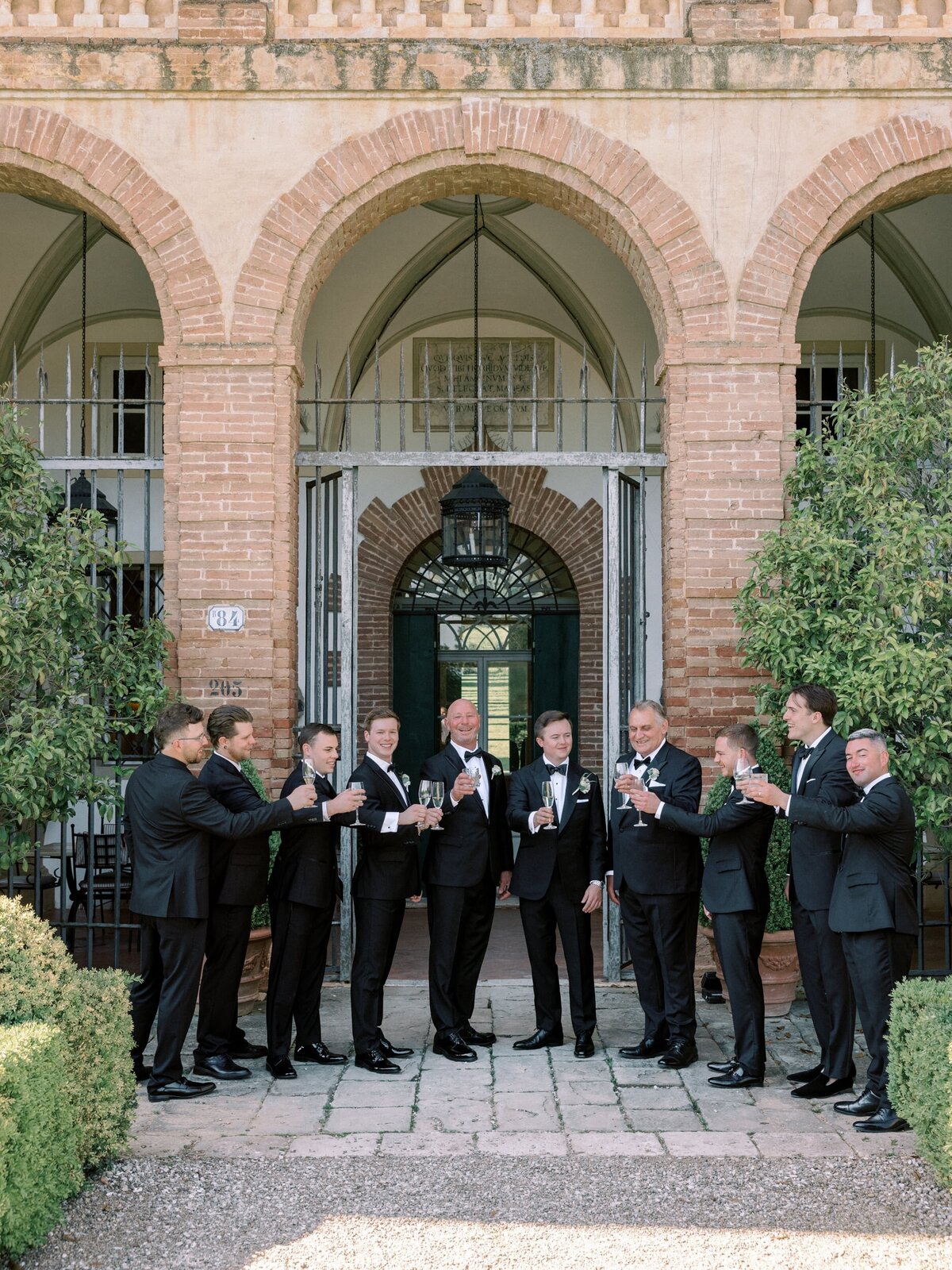 Brides_Villa-Cetinale-Italy_Redamancy-Photo-and-Film_033-min