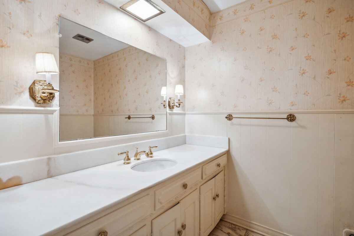 14214_edgecrest_dr_dallas_tx_powder_room_-vintage_guest_bathroom_with_floral_wallpaper_and_marble_counter-_haven_realty_group