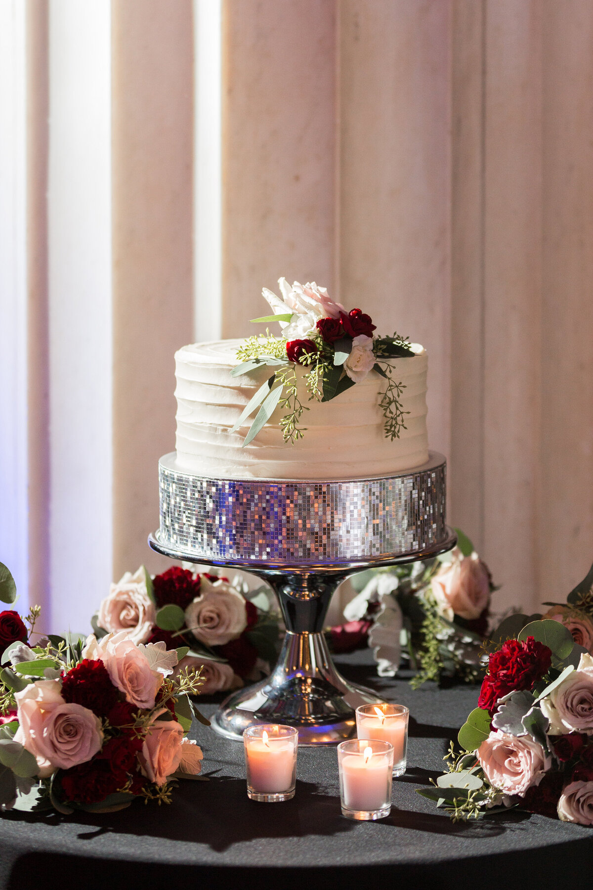 40-ballroom-at-mckay-grand-rapids-michigan-winter-wedding