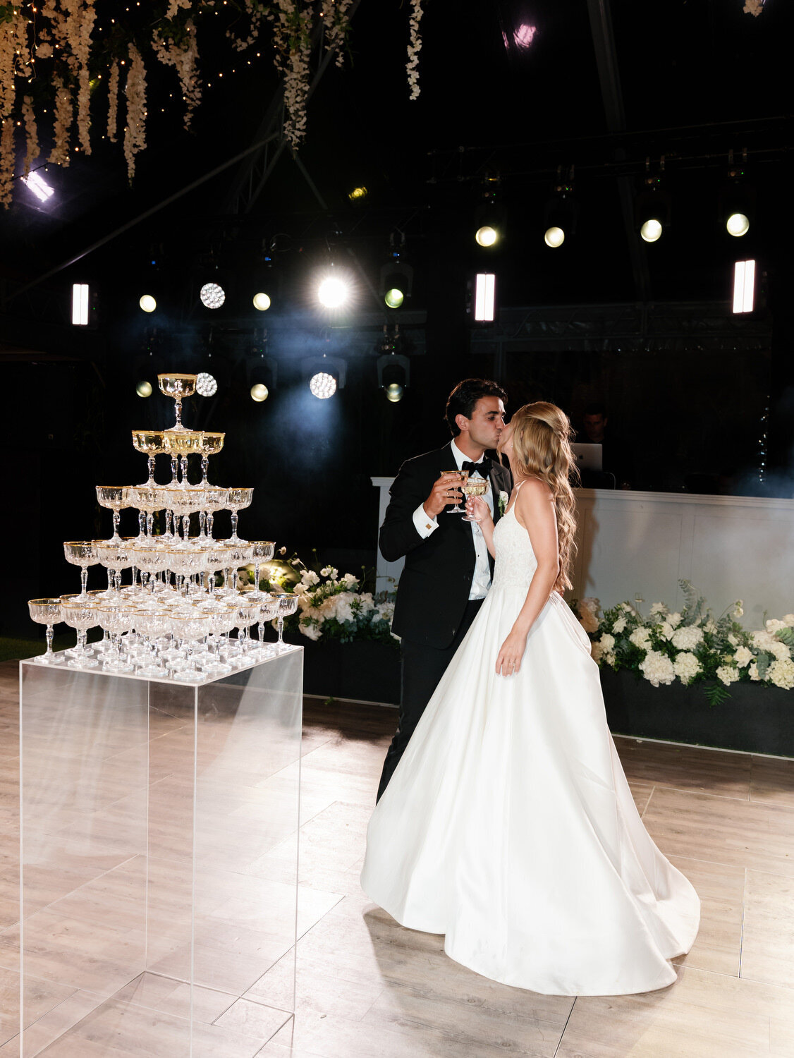 Chic-Island-Art-And-Taste-The-Residence-Wedding-111