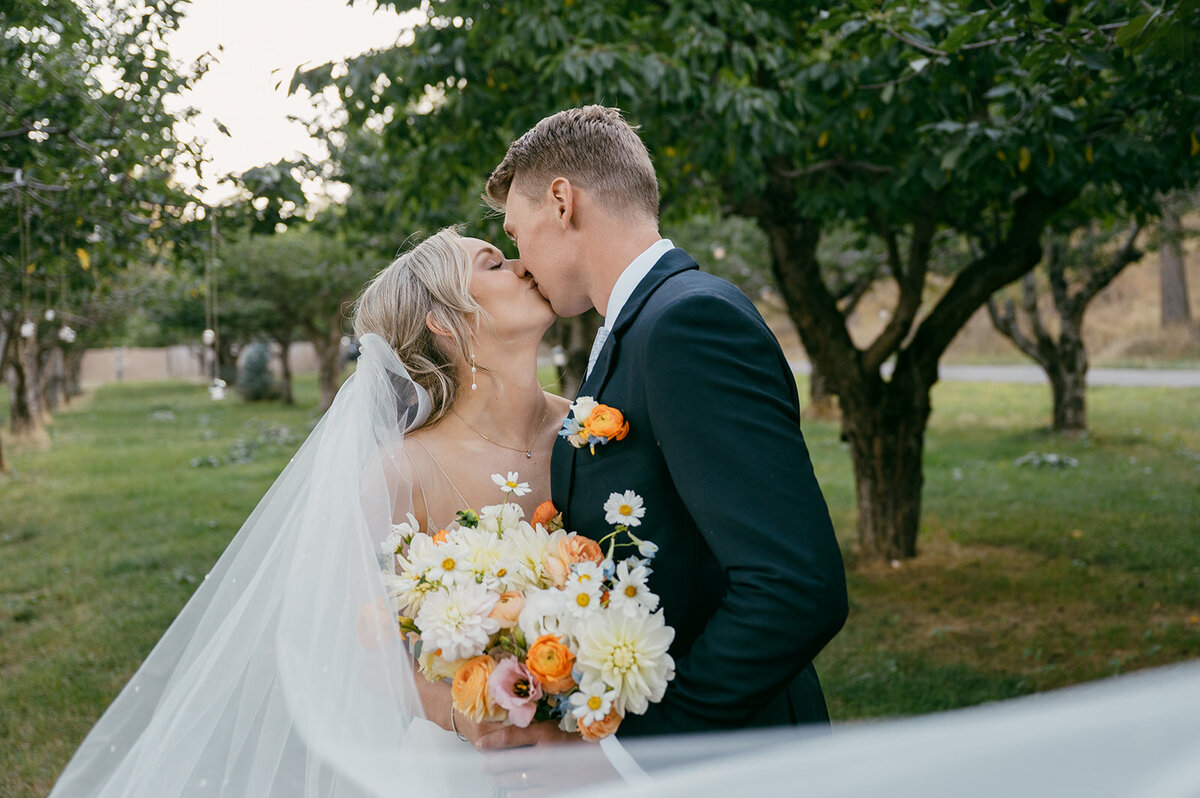 presley-gray-photo-whitefish-montana-luxury-wedding-4016