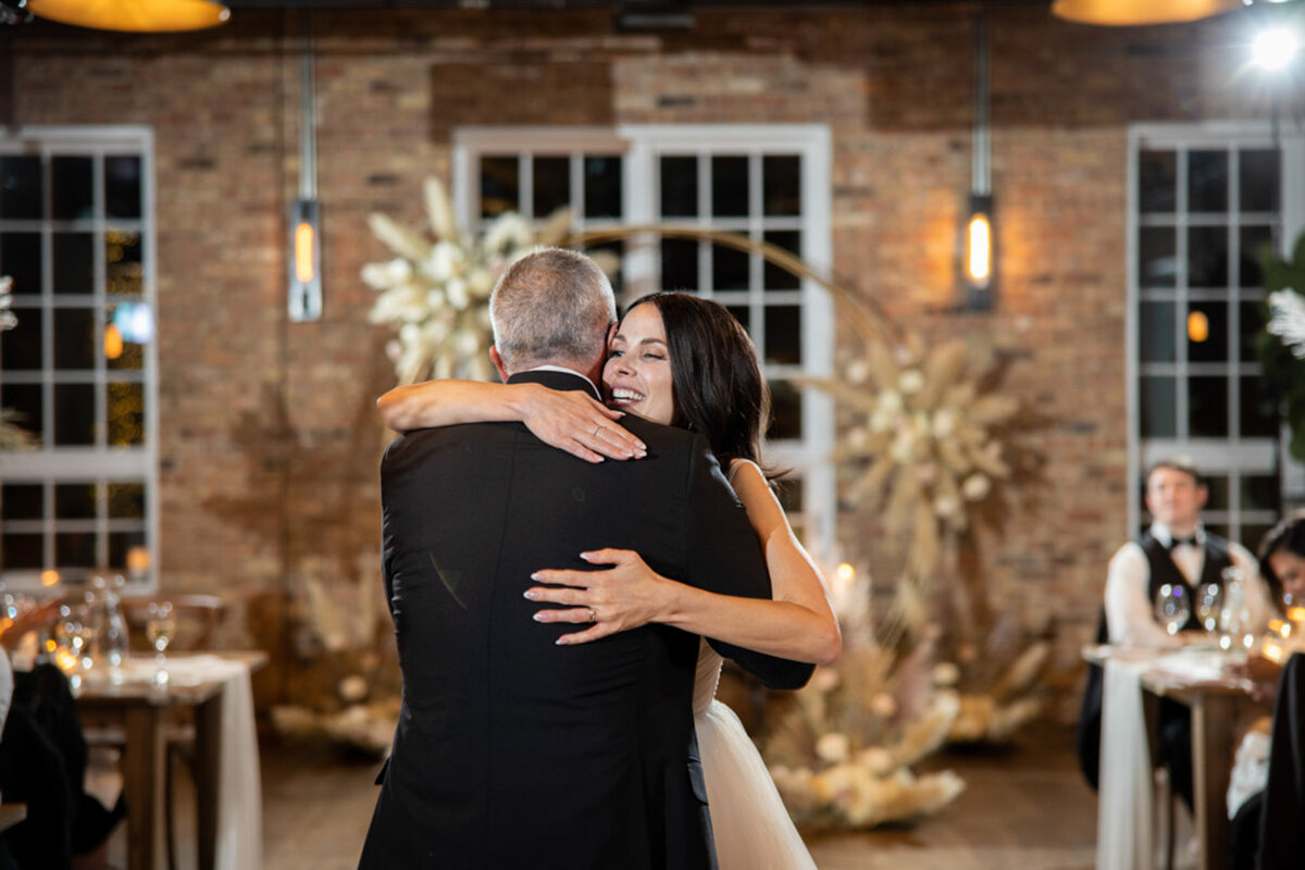 157Lucia-Lofts-Wedding-Photos-Lauren-Ashlely-Studios