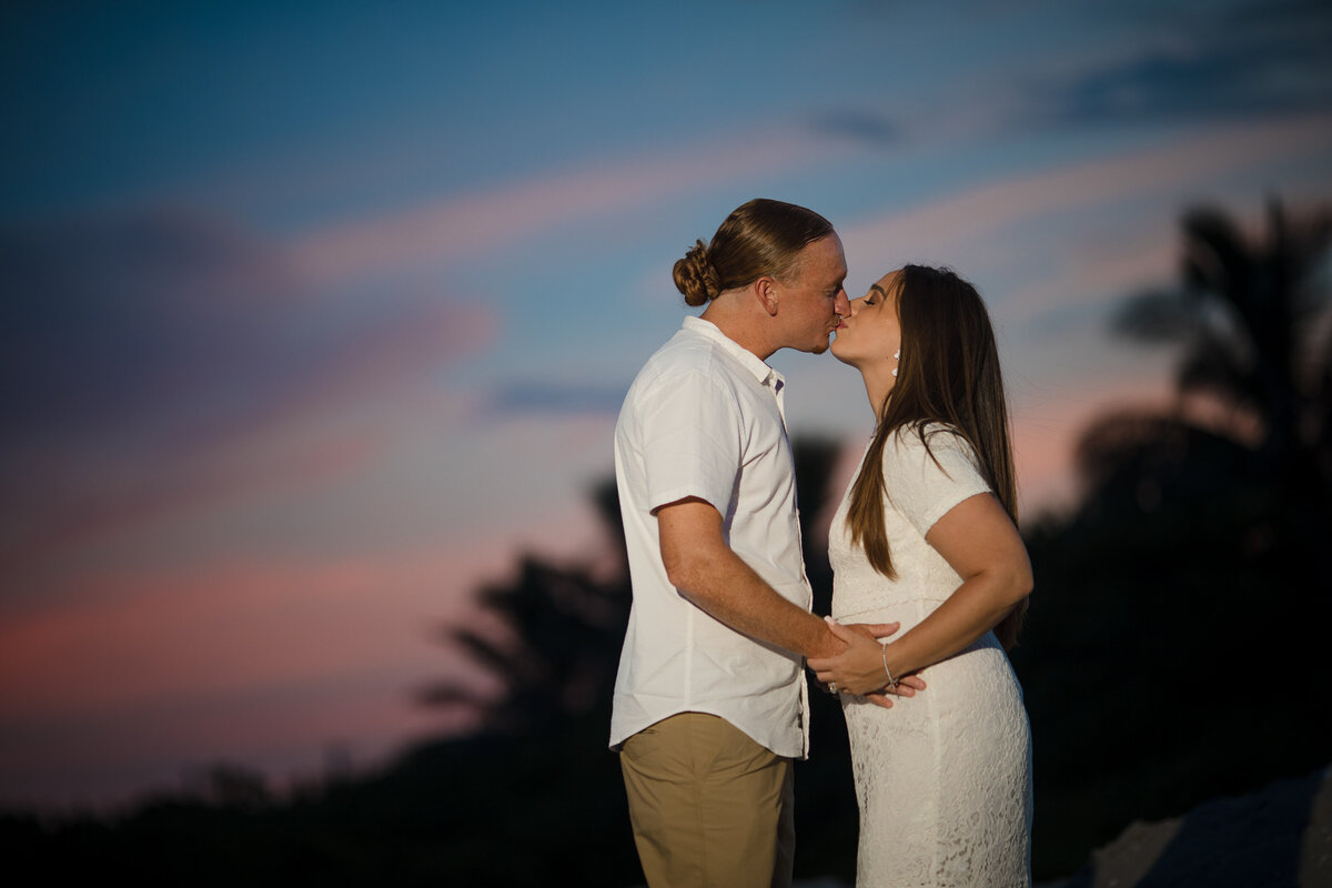 palm-beach-florida-pregnancy-announcement-photos-beach3