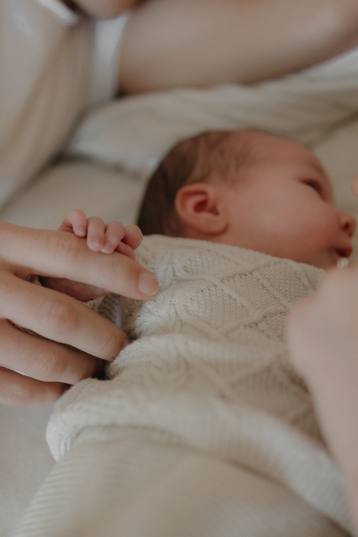 reneeewalkerphoto_in_home_newborn-45